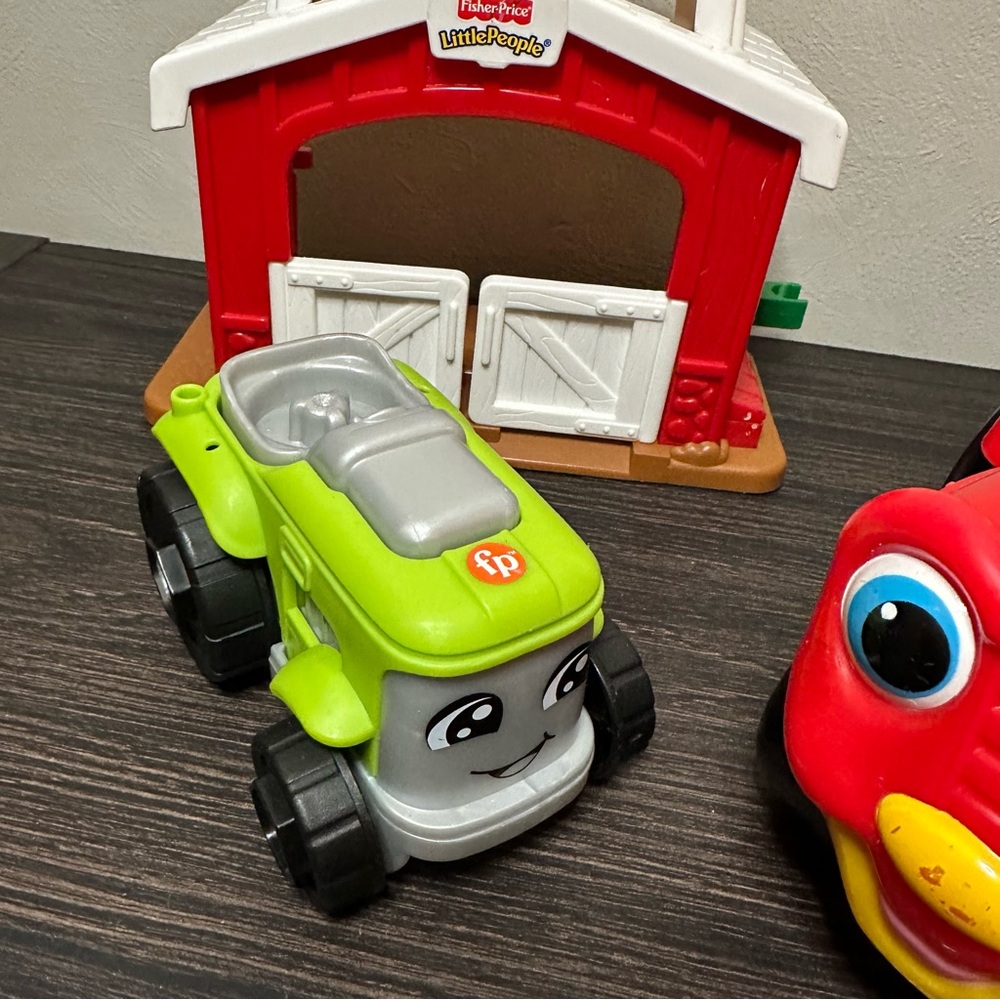 Fisher Price Little People 2002 Barn 2007 Tow n' Pull Tractor - Picture 3 of 13